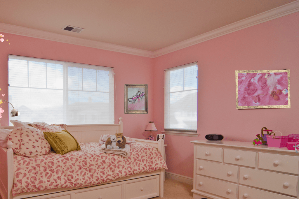 pink princess bedroom ideas with artwork (2)
