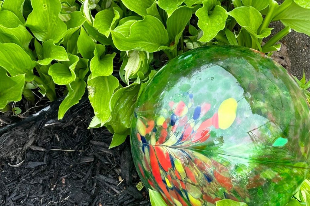 Sunnydaze Decor Outdoor Glass Gazing Globe Review decorate space